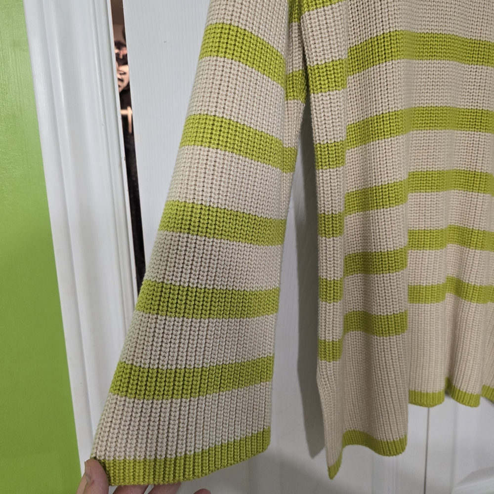 Elegant Cream and Green Striped Sweater - Picture 4 of 4